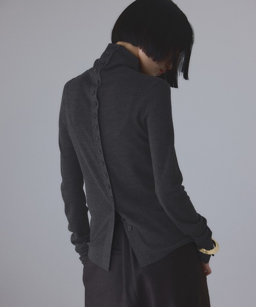 ADAM ET ROPE'（アダムエロペ）の「アンチピリングタートルフィットプルオーバー（ニット/セーター・レディース・ホワイト/ダークブラウン/チャコールグレー・FREE）」の22枚目の写真