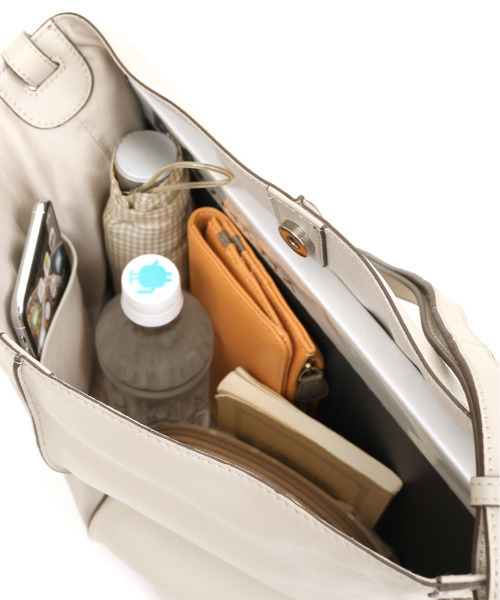 ATLANTA（アトランタ）の「アトランタ ATLANTA / やぎ革軽量ショルダーL（ショルダーバッグ・レディース・ベージュ/ブラック/ブルー・FREE）」の9枚目の写真