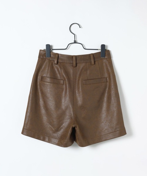 JEANASIS（ジーナシス）の「ヴィンテージレザーライクショートパンツ/606131（その他パンツ・レディース・ブラック/ブラウン・MEDIUM/SMALL）」の4枚目の写真