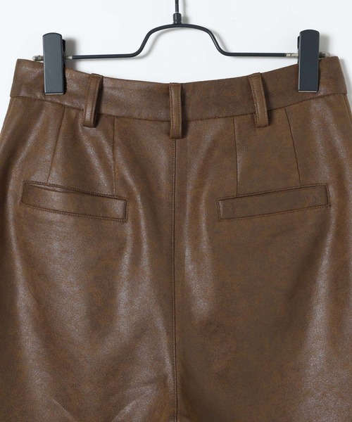 JEANASIS（ジーナシス）の「ヴィンテージレザーライクショートパンツ/606131（その他パンツ・レディース・ブラック/ブラウン・MEDIUM/SMALL）」の9枚目の写真