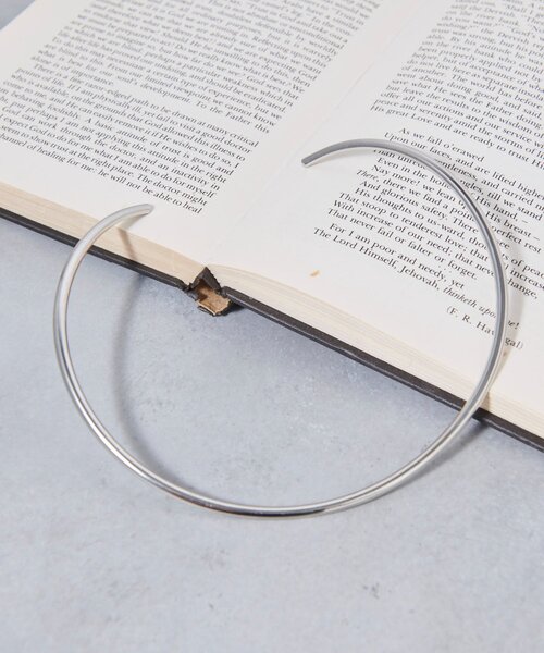 Jena espace merveilleux(ジェナ エスパスメルヴェイユ)の「ラウンドネックカフ(リング・レディース・ゴールド/シルバー・FREE)」の1枚目の写真