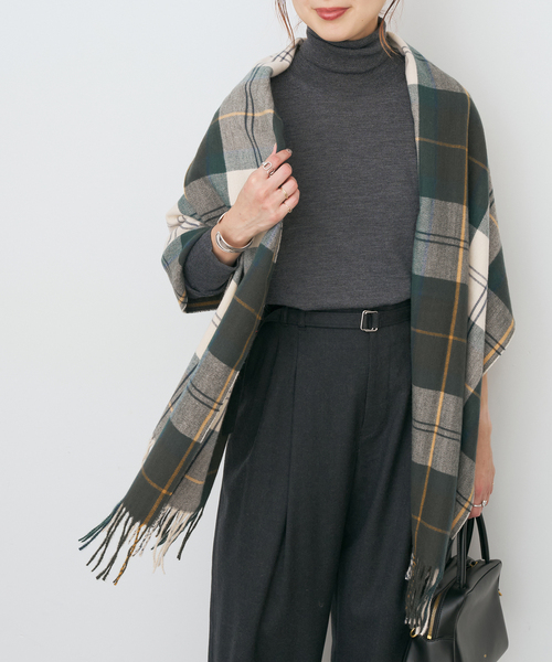 Spick & Span(スピックアンドスパン)の「Barbour/バブアー チェックマフラー(マフラー・レディース・ベージュ/グリーン系その他/グリーン・FREE)」の3枚目の写真