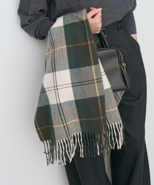 Spick & Span(スピックアンドスパン)の「Barbour/バブアー チェックマフラー(マフラー・レディース・ベージュ/グリーン系その他/グリーン・FREE)」の9枚目の写真