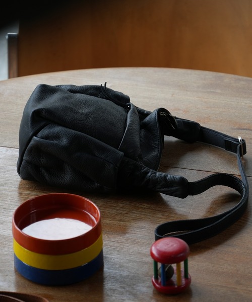 A_W(アウ)の「MILITALY SHOULDER M ショルダーバッグ メンズ 革 レザー AB-013(ショルダーバッグ・メンズ・ブラック/ブラウン・FREE)」の2枚目の写真