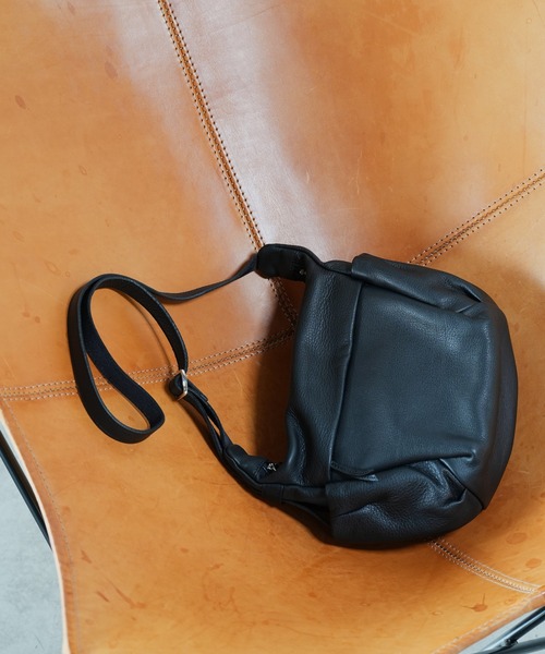 A_W(アウ)の「MILITALY SHOULDER M ショルダーバッグ メンズ 革 レザー AB-013(ショルダーバッグ・メンズ・ブラック/ブラウン・FREE)」の10枚目の写真