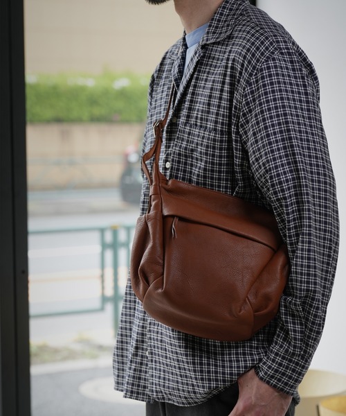 A_W(アウ)の「MILITALY SHOULDER M ショルダーバッグ メンズ 革 レザー AB-013(ショルダーバッグ・メンズ・ブラック/ブラウン・FREE)」の8枚目の写真
