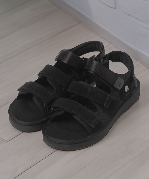 UGG(アグ)の「【UGG(アグ)】Goldencoast Multistrap(サンダル・メンズ・ベージュ/ブラック・27cm/28cm/26cm)」の2枚目の写真