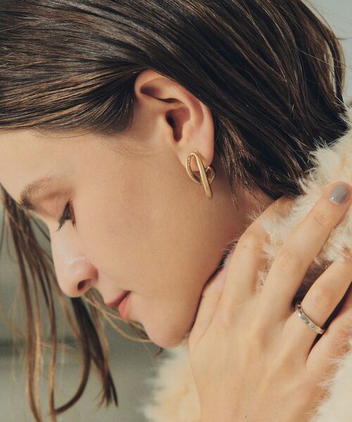 YECCA VECCA（イェッカヴェッカ）の「クロスフープイヤリング（イヤリング・レディース・ゴールド/シルバー・FREE）」の2枚目の写真