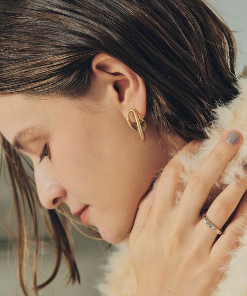 YECCA VECCA（イェッカヴェッカ）の「クロスフープイヤリング（イヤリング・レディース・ゴールド/シルバー・FREE）」の4枚目の写真