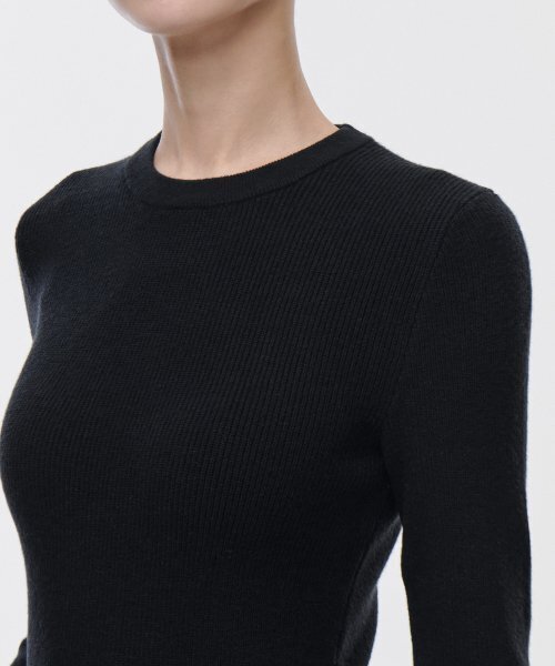 MUSINSA STANDARD WOMAN（ムシンサスタンダードウーマン）の「ウィメンズリブスリムクルーネックニット[ブラック]（ニット/セーター・レディース・その他・MEDIUM/LARGE/X-SMALL/SMALL）」の13枚目の写真