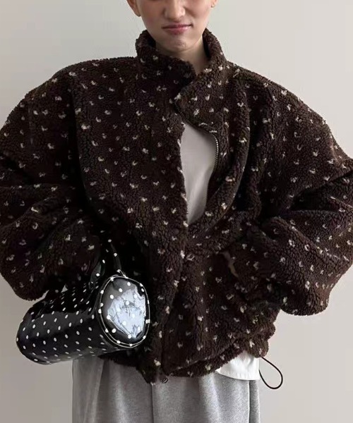 ViViDAY（ビビデー）の「ハート柄もこもこボアブルゾン（ブルゾン・レディース・ブラウン/ダークグレー/アイボリー/オフホワイト・M）」の2枚目の写真