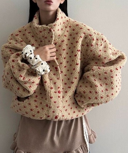 ViViDAY（ビビデー）の「ハート柄もこもこボアブルゾン（ブルゾン・レディース・ブラウン/ダークグレー/アイボリー/オフホワイト・M）」の4枚目の写真
