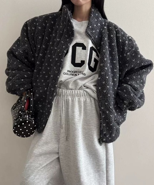 ViViDAY（ビビデー）の「ハート柄もこもこボアブルゾン（ブルゾン・レディース・ブラウン/ダークグレー/アイボリー/オフホワイト・M）」の5枚目の写真