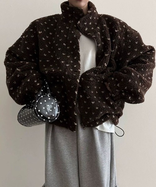 ViViDAY（ビビデー）の「ハート柄もこもこボアブルゾン（ブルゾン・レディース・ブラウン/ダークグレー/アイボリー/オフホワイト・M）」の6枚目の写真