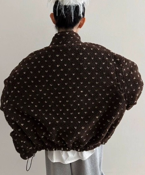 ViViDAY（ビビデー）の「ハート柄もこもこボアブルゾン（ブルゾン・レディース・ブラウン/ダークグレー/アイボリー/オフホワイト・M）」の7枚目の写真