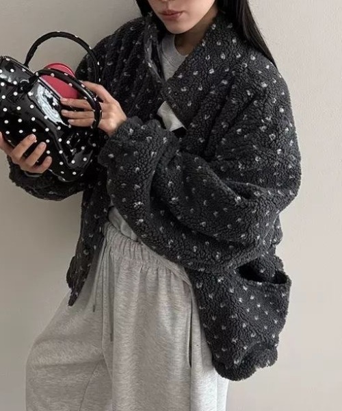 ViViDAY（ビビデー）の「ハート柄もこもこボアブルゾン（ブルゾン・レディース・ブラウン/ダークグレー/アイボリー/オフホワイト・M）」の10枚目の写真