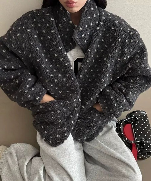 ViViDAY（ビビデー）の「ハート柄もこもこボアブルゾン（ブルゾン・レディース・ブラウン/ダークグレー/アイボリー/オフホワイト・M）」の14枚目の写真