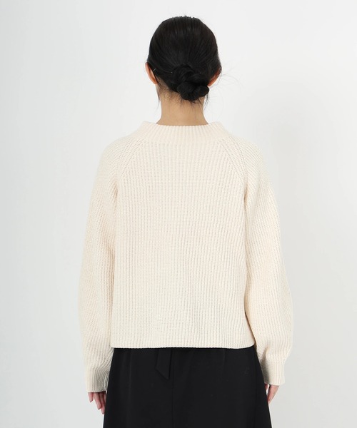 STRAWBERRY-FIELDS（ストロベリーフィールズ）の「コディシェニール_ベロアライクモックネックニット（ニット/セーター・レディース・オフホワイト/モカ/ブラック・2）」の6枚目の写真