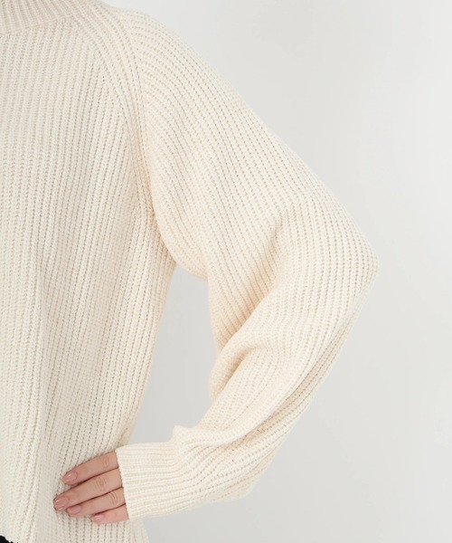 STRAWBERRY-FIELDS（ストロベリーフィールズ）の「コディシェニール_ベロアライクモックネックニット（ニット/セーター・レディース・オフホワイト/モカ/ブラック・2）」の9枚目の写真