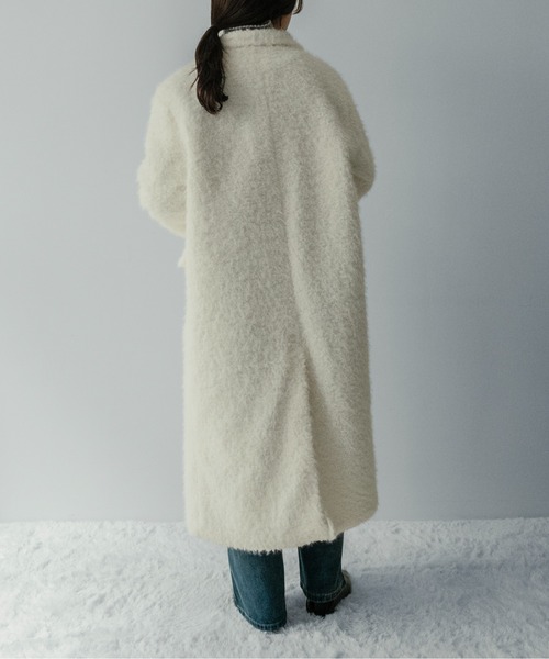 on:nue(オンニュ)の「【on:nue】フリンジシャギーロングチェスターコート(チェスターコート・レディース・イエロー/ホワイト/ブラック・FREE)」の14枚目の写真