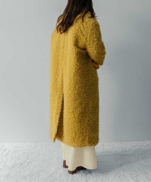 on:nue(オンニュ)の「【on:nue】フリンジシャギーロングチェスターコート(チェスターコート・レディース・イエロー/ホワイト/ブラック・FREE)」の20枚目の写真