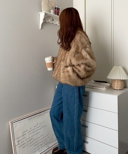 merrylatte(メリーラテ)の「MIXフェイクファージップアップショートブルゾン【NOUA】(ブルゾン・レディース・ブラウン・FREE)」の9枚目の写真