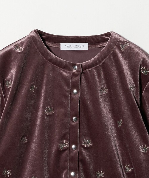A DAY IN THE LIFE UNITED ARROWS(アデイインザライフユナイテッドアローズ)の「ベロア エンブロイダリー カーディガン <A DAY IN THE LIFE>(カーディガン/ボレロ・レディース・ブラック/ブラウン系・FREE)」の4枚目の写真