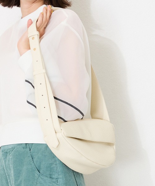 MISCH MASCH（ミッシュマッシュ）の「ソフトレザーボディーバッグ（ショルダーバッグ・レディース・ブラック/ホワイト/イエロー・ﾌﾘ-）」の2枚目の写真