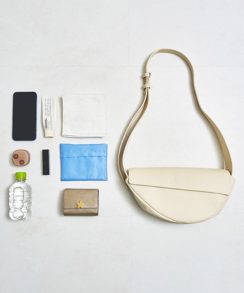 MISCH MASCH（ミッシュマッシュ）の「ソフトレザーボディーバッグ（ショルダーバッグ・レディース・ブラック/ホワイト/イエロー・ﾌﾘ-）」の6枚目の写真