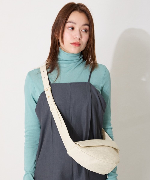 MISCH MASCH（ミッシュマッシュ）の「ソフトレザーボディーバッグ（ショルダーバッグ・レディース・ブラック/ホワイト/イエロー・ﾌﾘ-）」の11枚目の写真