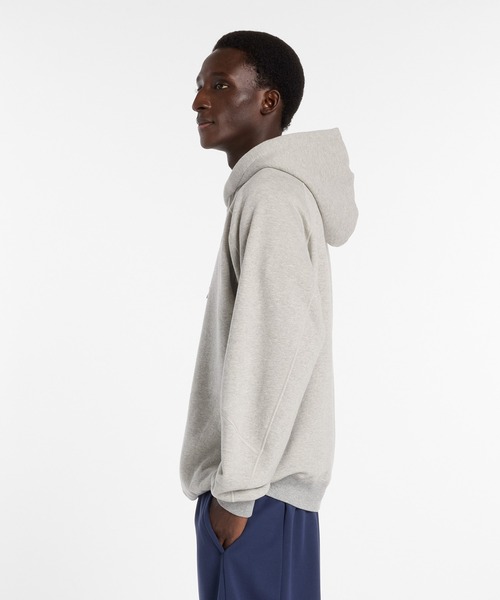 NEW BALANCE(ニューバランス)の「NB GREY オーバーサイズフーディ(パーカー・メンズ・サンドグレー/スミクロ/ブラック・SMALL/MEDIUM/LARGE/X-LARGE/XX-LARGE)」の12枚目の写真