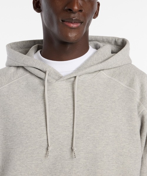 NEW BALANCE(ニューバランス)の「NB GREY オーバーサイズフーディ(パーカー・メンズ・サンドグレー/スミクロ/ブラック・SMALL/MEDIUM/LARGE/X-LARGE/XX-LARGE)」の14枚目の写真