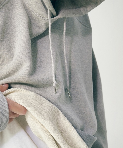 NEW BALANCE(ニューバランス)の「NB GREY オーバーサイズフーディ(パーカー・メンズ・サンドグレー/スミクロ/ブラック・SMALL/MEDIUM/LARGE/X-LARGE/XX-LARGE)」の22枚目の写真