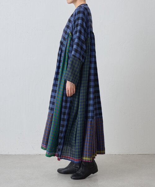 BEARDSLEY(ビアズリー)の「《INJIRI》カシミヤチェック柄ワンピース(ワンピース・レディース・ブルー・MEDIUM)」の5枚目の写真
