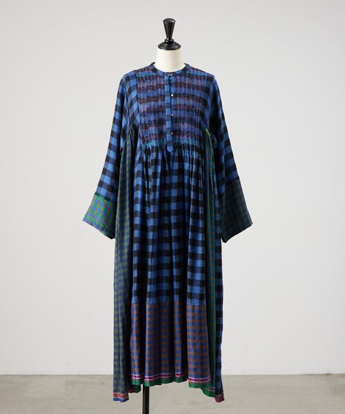 BEARDSLEY(ビアズリー)の「《INJIRI》カシミヤチェック柄ワンピース(ワンピース・レディース・ブルー・MEDIUM)」の11枚目の写真