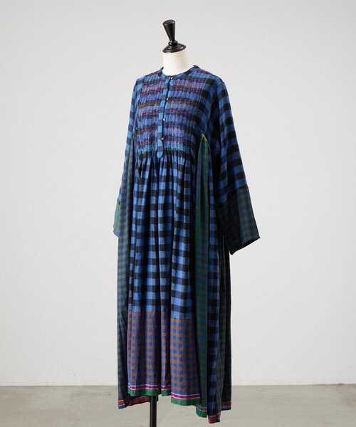 BEARDSLEY(ビアズリー)の「《INJIRI》カシミヤチェック柄ワンピース(ワンピース・レディース・ブルー・MEDIUM)」の12枚目の写真