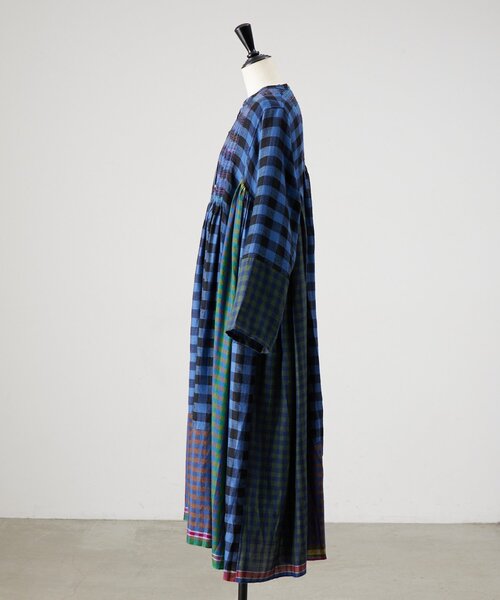 BEARDSLEY(ビアズリー)の「《INJIRI》カシミヤチェック柄ワンピース(ワンピース・レディース・ブルー・MEDIUM)」の13枚目の写真
