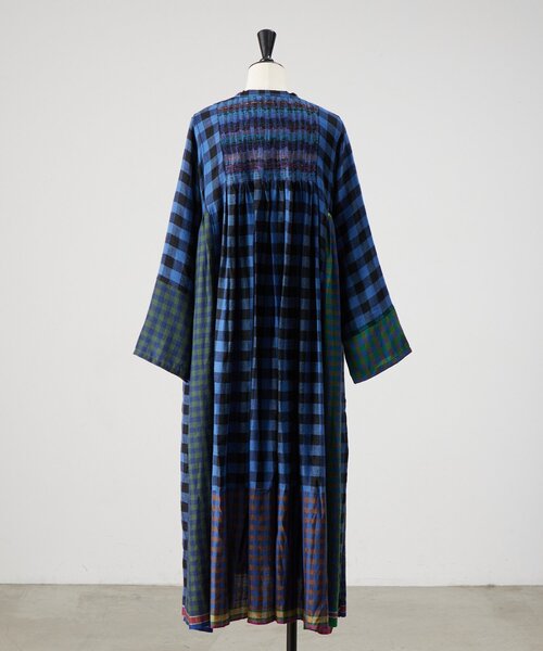 BEARDSLEY(ビアズリー)の「《INJIRI》カシミヤチェック柄ワンピース(ワンピース・レディース・ブルー・MEDIUM)」の14枚目の写真