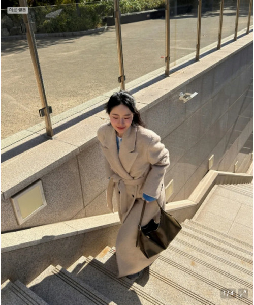 AHRE(アフレ)の「COVE Wool Hairy Tailored Double Belted Coat_BEIGE(チェスターコート・レディース・その他・MEDIUM/LARGE)」の5枚目の写真