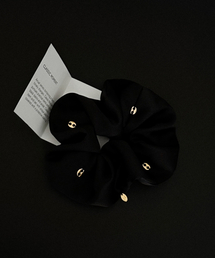OURTHINGS（アワーシングス）の「Classic Moment Light Scrunchie（ヘアバンド）」
