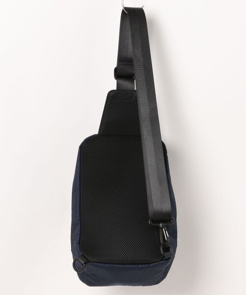 Blue Standard (ブルースタンダード)の「【BLUE STANDARD/ブルースタンダード】【長財布・ペットボトルも楽々】大容量ボディバッグ 異素材切り替え 杢調カジュアル(ボディバッグ/ウエストポーチ・メンズ・グレー/ブラック/ダークネイビー・FREE)」の22枚目の写真