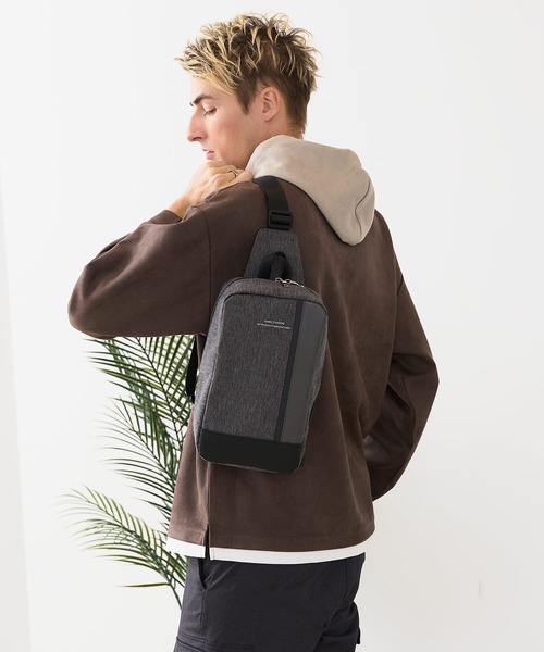 Blue Standard (ブルースタンダード)の「【BLUE STANDARD/ブルースタンダード】【長財布・ペットボトルも楽々】大容量ボディバッグ 異素材切り替え 杢調カジュアル(ボディバッグ/ウエストポーチ・メンズ・グレー/ブラック/ダークネイビー・FREE)」の3枚目の写真