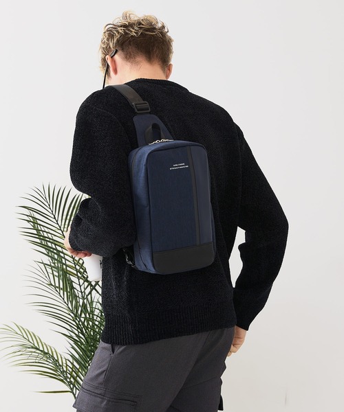 Blue Standard (ブルースタンダード)の「【BLUE STANDARD/ブルースタンダード】【長財布・ペットボトルも楽々】大容量ボディバッグ 異素材切り替え 杢調カジュアル(ボディバッグ/ウエストポーチ・メンズ・グレー/ブラック/ダークネイビー・FREE)」の15枚目の写真
