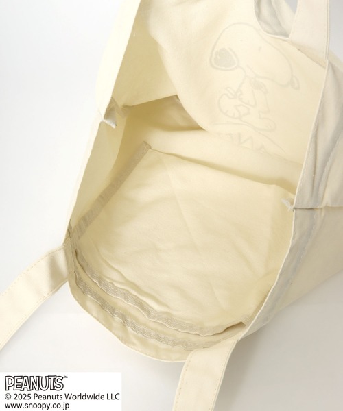 PEANUTS（ピーナッツ）の「PEANUTS SNOOPY（ピーナッツ スヌーピー）キャラクタープリント キャンバス トートバッグ（トートバッグ・レディース・ホワイト系1/ホワイト系2/ブラック系1/ブラック系3/ホワイト系3/ブラック系2・FREE）」の12枚目の写真