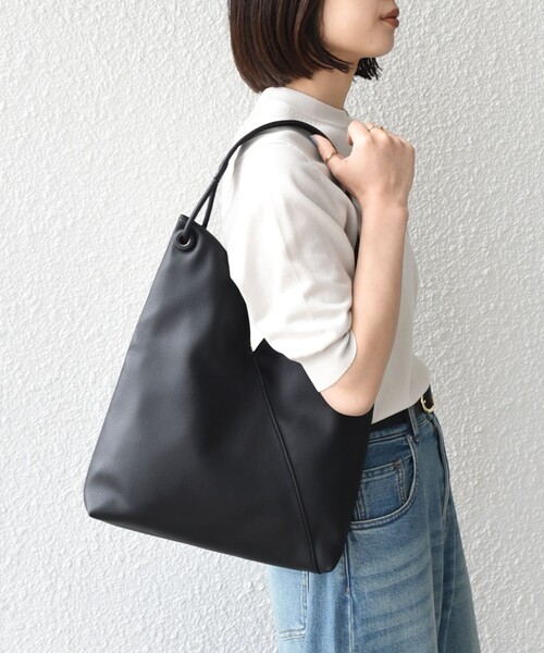 SHIPS Colors（シップス カラーズ）の「SHIPS Colors:Vカット ワンショルダー バッグ◇（ショルダーバッグ・レディース・ベージュ/オフホワイト/ブラック・ONE SIZE）」の16枚目の写真
