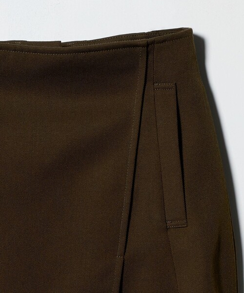 H　BEAUTY&YOUTH UNITED ARROWS（エイチビューティーアンドユースユナイテッドアローズ）の「＜H＞ギャバ アシンメトリー ミニスカート（スカート・レディース・オリーブ/ブラック・S/M）」の8枚目の写真