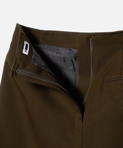 H　BEAUTY&YOUTH UNITED ARROWS（エイチビューティーアンドユースユナイテッドアローズ）の「＜H＞ギャバ アシンメトリー ミニスカート（スカート・レディース・オリーブ/ブラック・S/M）」の11枚目の写真