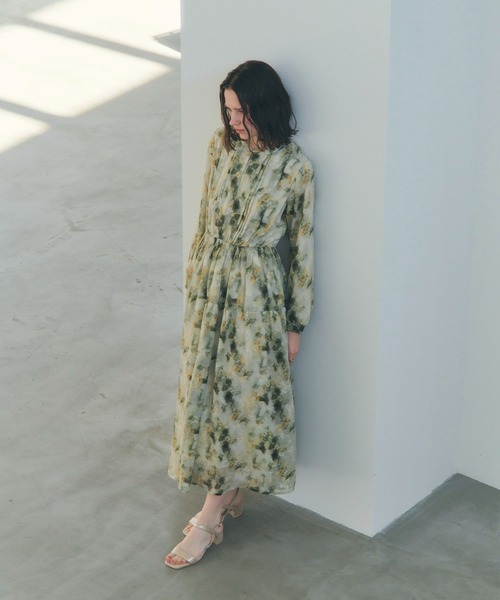 YECCA VECCA（イェッカヴェッカ）の「ぼかしフラワー柄ワンピース（ワンピース・レディース・イエロー/ピンクベージュ・FREE）」の11枚目の写真
