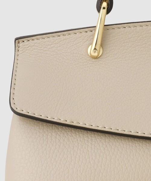 ANAYI（アナイ）の「◇シュリンク革トップハンドルバッグ（ハンドバッグ・レディース・ブラック/ピンクベージュ/グレイッシュベージュ・FREE）」の4枚目の写真