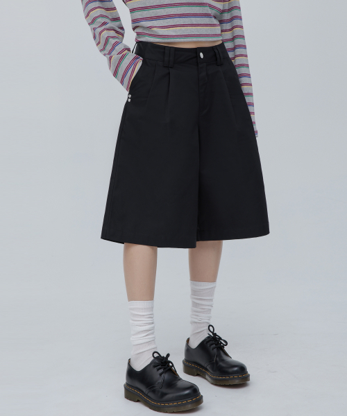 CHICKS(チックス)の「バミューダワイドコットンパンツブラック(その他パンツ・レディース・ブラック・M/S)」の1枚目の写真